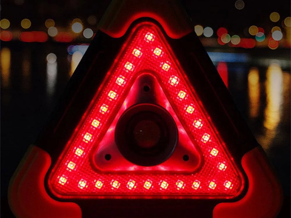 Rechargeable solar LED warning triangle and USB power bank - image 6