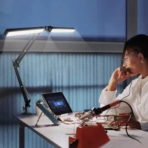 gibljiva dvojna namizna svetilka črna