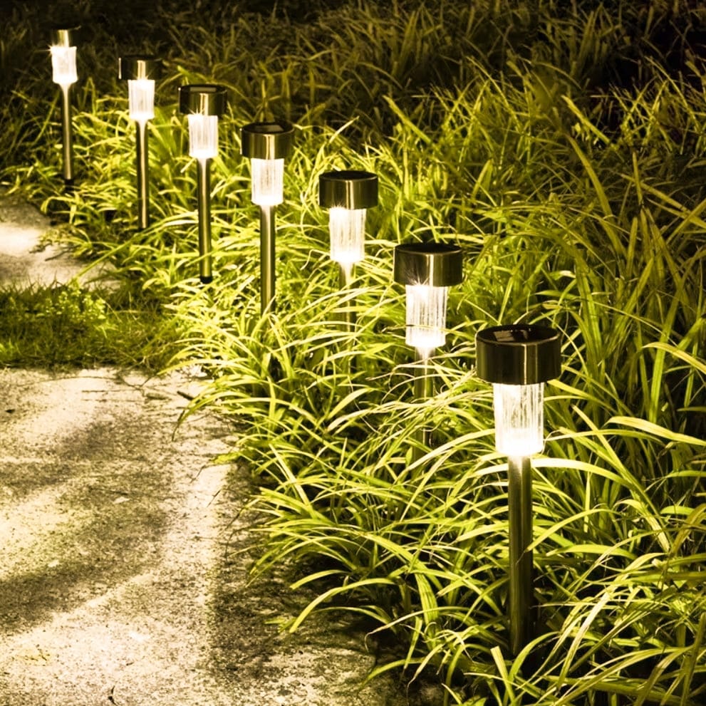 Lampes Solaires De Jardin Grundig – Lot De 4 – Piquets Éclairage Extérieur – Lumière Blanche – IP44 Étanche – Acier Inoxydable