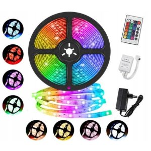 Svetleč RGB LED trak navit na kolutu z daljinskim upravljalnikom ob strani