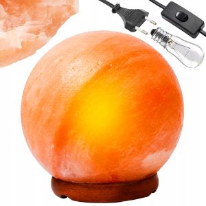 Okrogla namizna himalajska solna lučka 3kg ionizator 15W, ki oddaja toplo oranžno svetlobo